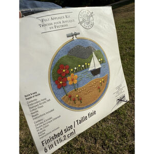 Loops & Threads SAILBOAT FLOWERS Floral Felt appliqué Embroidery Kit Hoop NEW